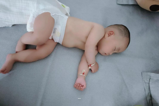 供卵试管代怀生子费用宝宝突然很多眼屎